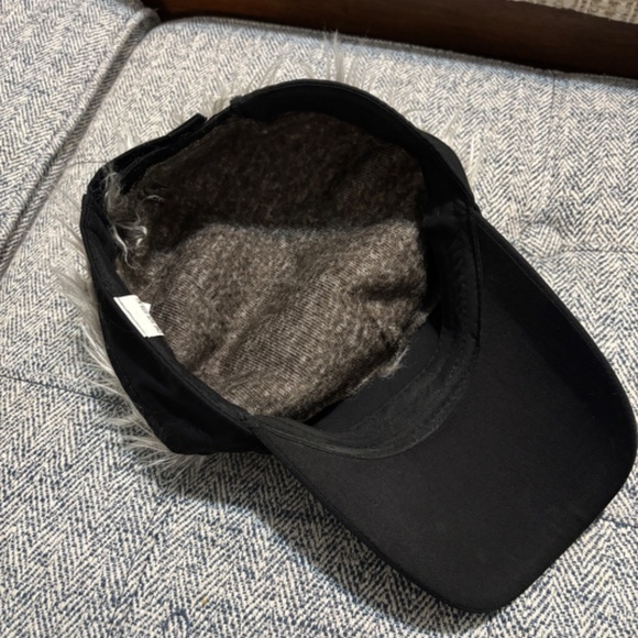 Visor Cap with Fake Hair - Picture 4 of 7